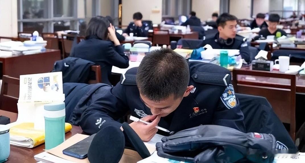 司法警校的应届毕业生能参加公安联考？答案：不能政法院校的应届毕业生能参加公