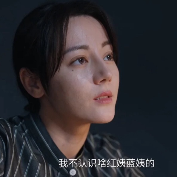 原来热巴也有颈纹啊！一点都不焦虑了一点滤镜磨皮都不用啊…牛​​​