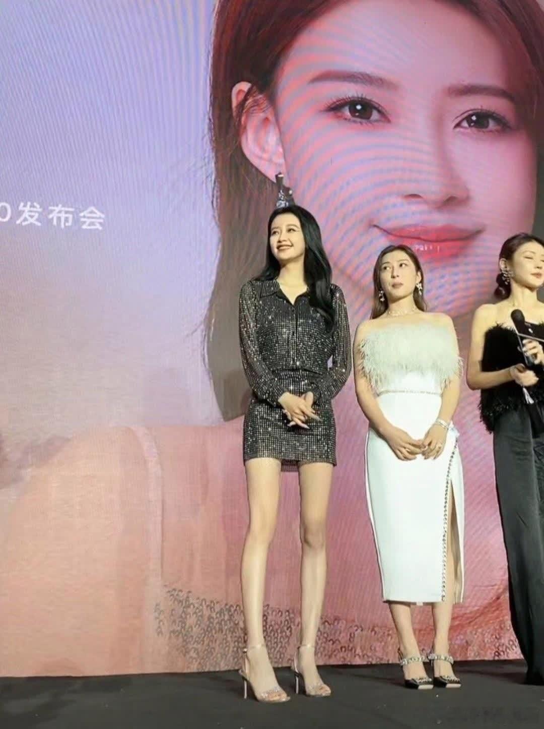 孙怡的腿真是美得像女娲的手笔，令人无比羡慕！​​​