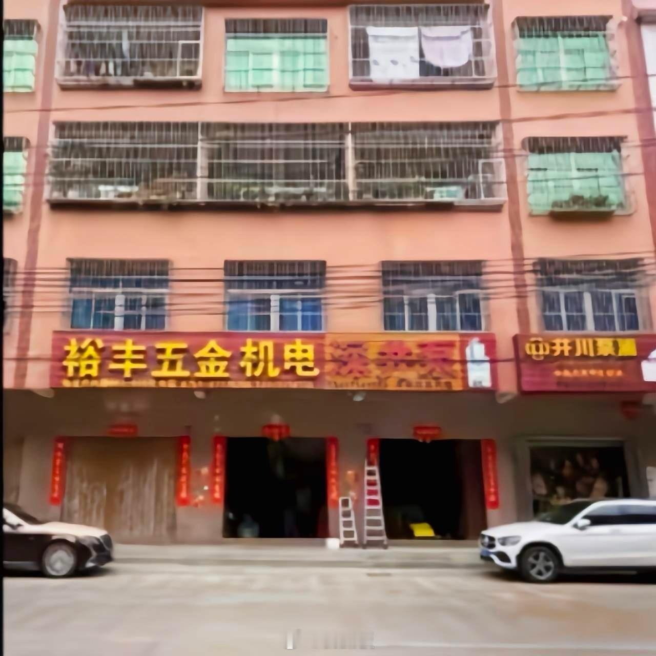 看了汕头起大火的四层房子，才知道为什么一楼起火，全家12口都没逃掉了，第一，每个