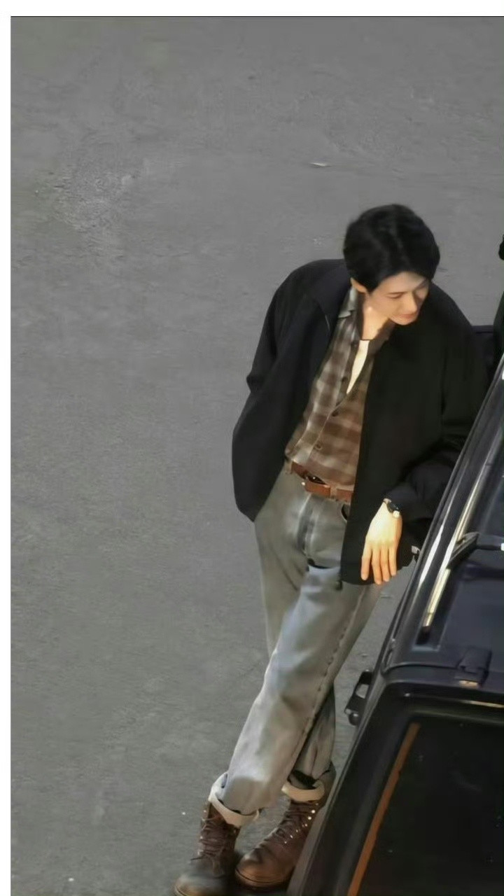 檀健次的脸太适合电影了兼具少年感与故事感的长相，既能诠释青涩角色，也驾驭得住复杂