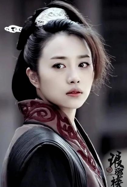 1998年，19岁的张龄心在教学楼的楼道里堵住扈强:“老师，我喜欢你，我想做你的