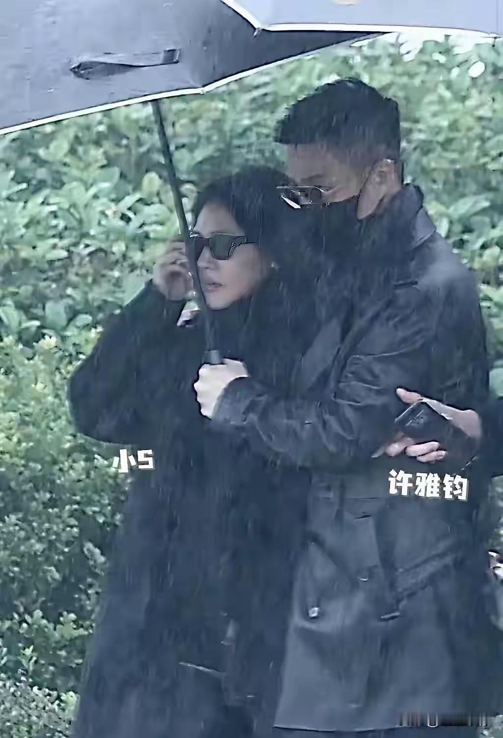 小菲对孩子们好不好，看看人家对孩子们的方式就知道了。在看看她们的小姨怎么做，不用