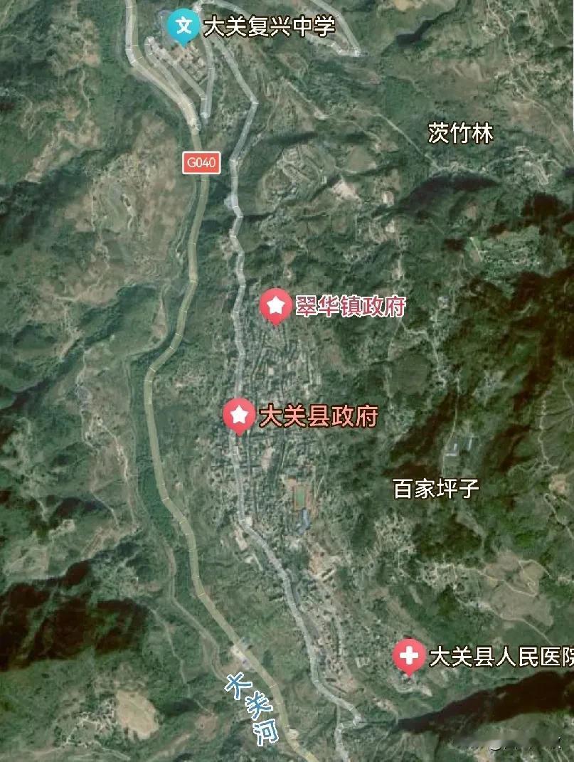云南东北部山里有个大关县，因地形崎岖不平、关隘密布而得名。豆沙关、五尺道等地名，