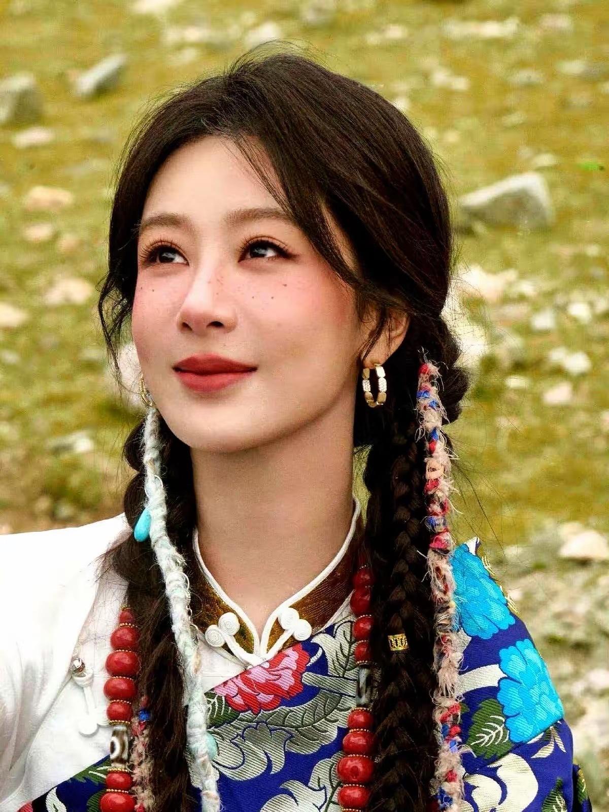 李雪导演一句话，捅破了行业里那层窗户纸。​他说，没有杨紫演的白菊，就没有《生命