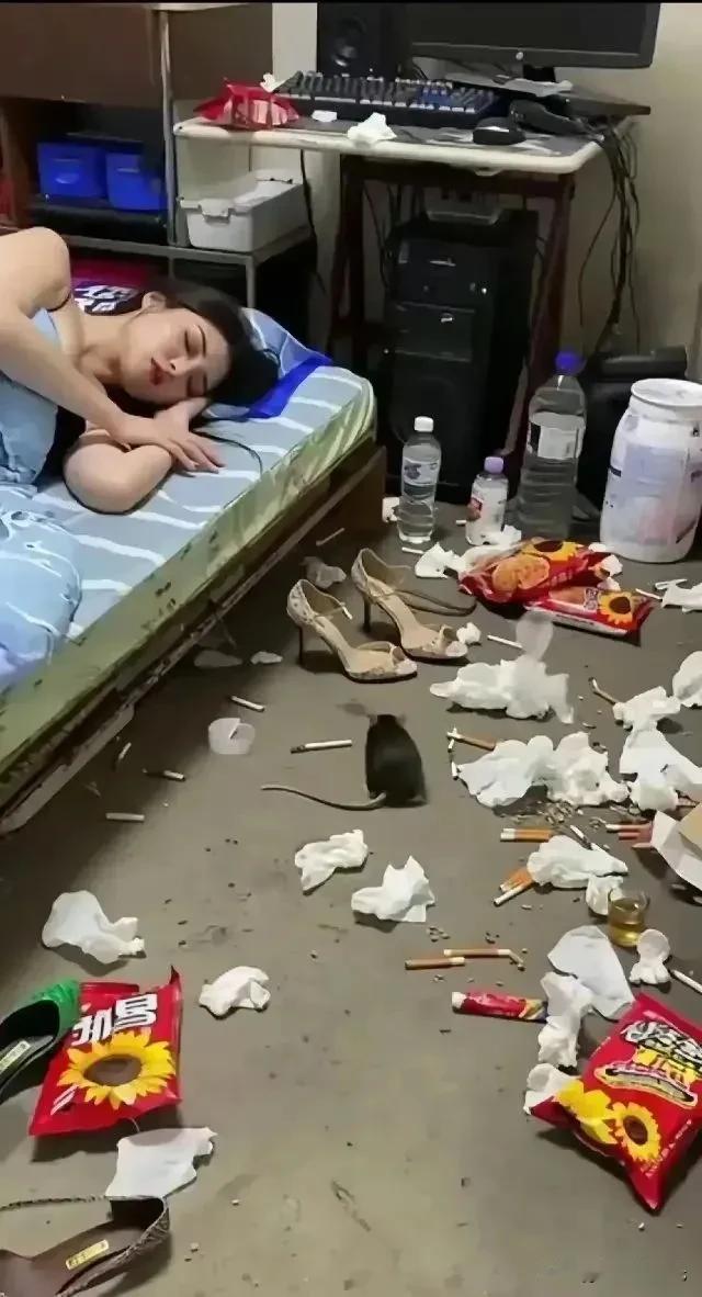 家人们谁懂啊！我闺蜜打电话一直不接，我心里“咯噔”一下，赶紧冲到她住的地方。