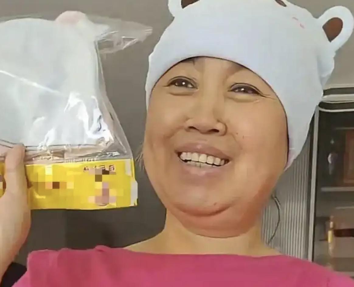 吉林那个60多岁怀二胎的女子，她通过剖腹产成功产下一名女婴，可网上对于她行为的质