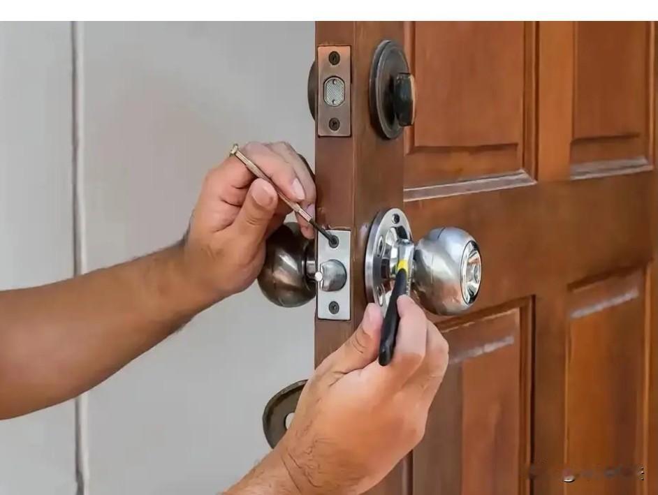 北京，房东想进屋内检查水管，女租客始终不同意，无论房东怎么打电话、发信息，均不予