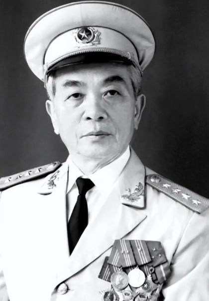 1976年越南高层闹剧！驻华大使含泪苦劝，武元甲狂妄嘲讽，结局狠狠打脸。19