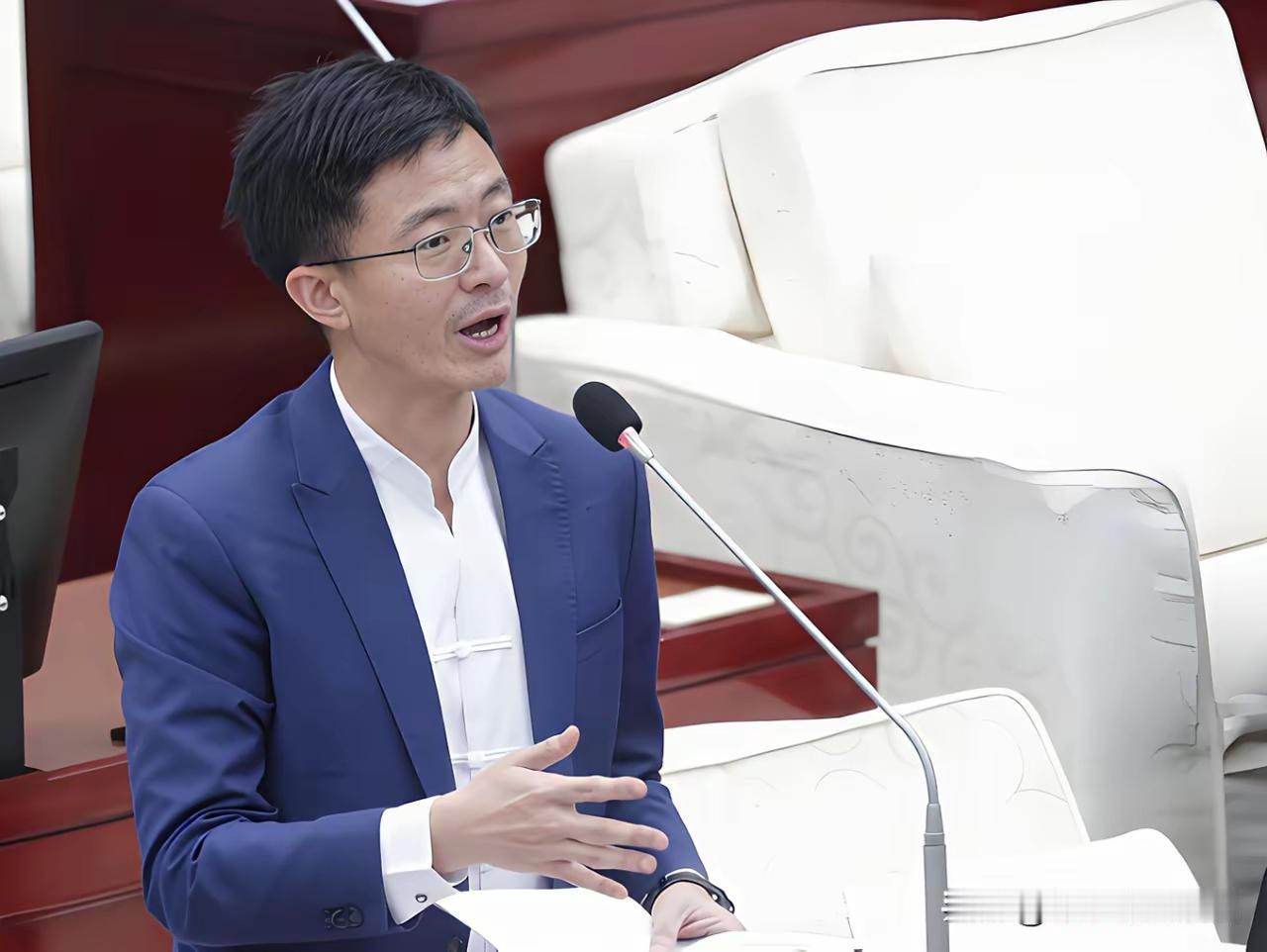 我觉得侯汉廷的这个建议真不错，很务实，我也相信大陆会考虑采纳。近日，台湾新党