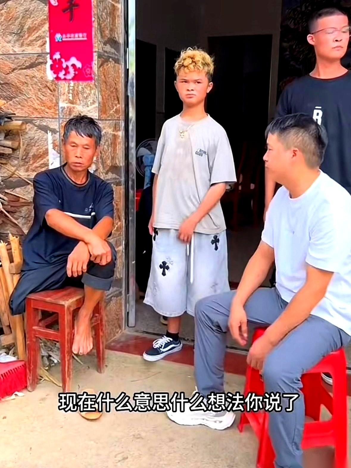 绝了，真当老实人不会玩心眼？一句“别拍了，让他俩进厂打工赚老婆本去”，直接死死