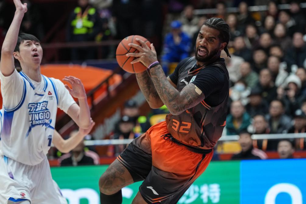 一句话点评山东高速男篮战胜宁波町渥上场诸将1.鲍威尔：不浪投，不过于表现自己的