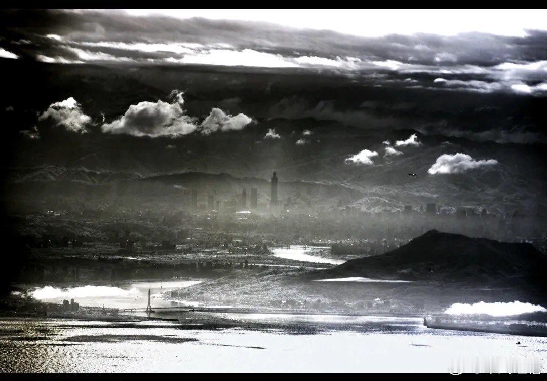 对台岛海域实施远程火力实弹射击现在包括大陆和日本的大量博主通过推算，都认为台北1