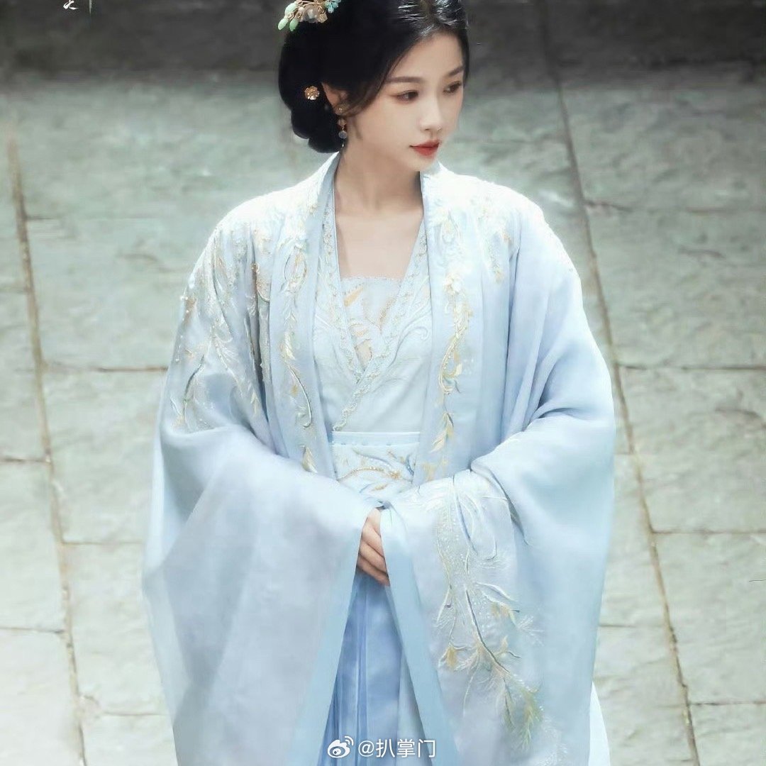 虞书欣云初令横店开机哇哇哇哇，不愧是大小姐回归内娱啦，虞书欣《云初令》横店开机，