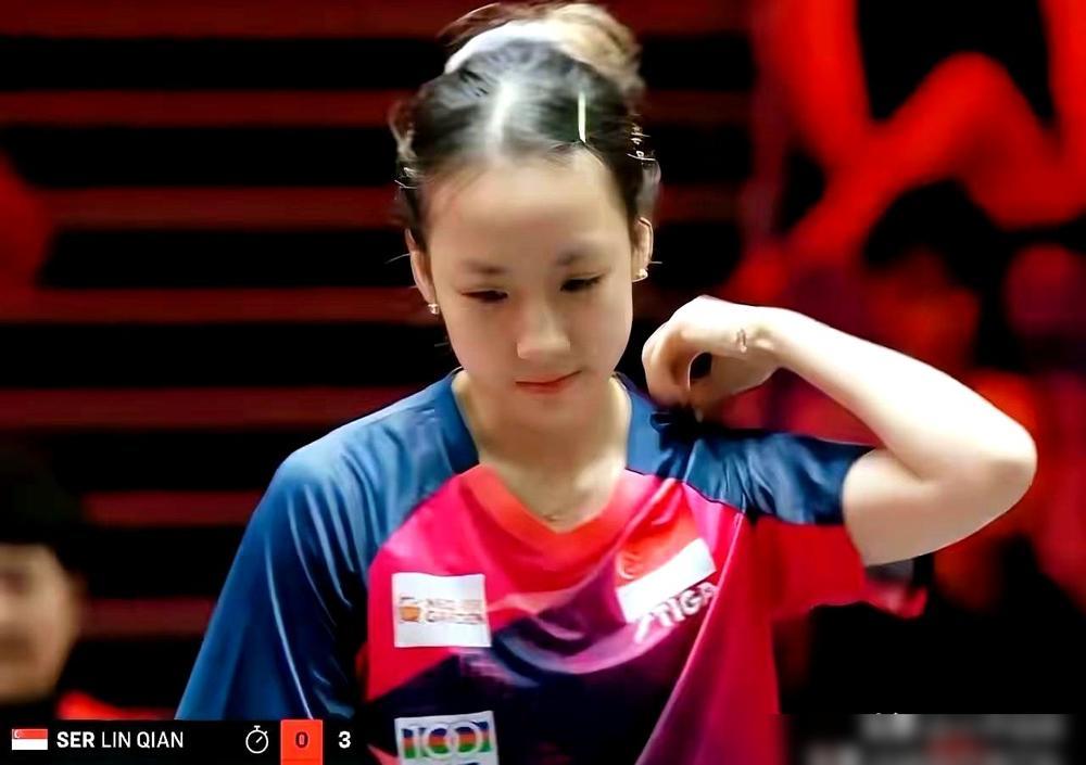 19岁的舒麟茜，一张人畜无害的脸，一身反骨。WTT新加坡大满贯，她一张圆脸，