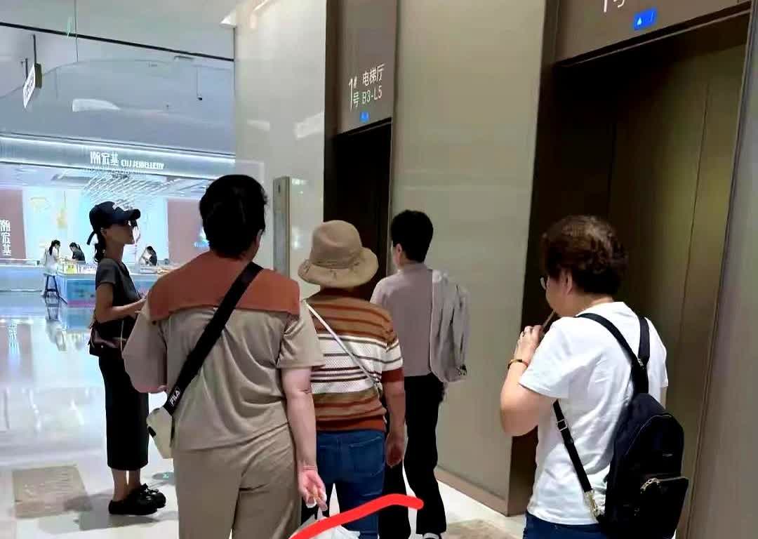 我估计没有女人不羡慕四太梁安琪，钱多到花不完，不用应付婆家，不用伺候丈夫，余生只