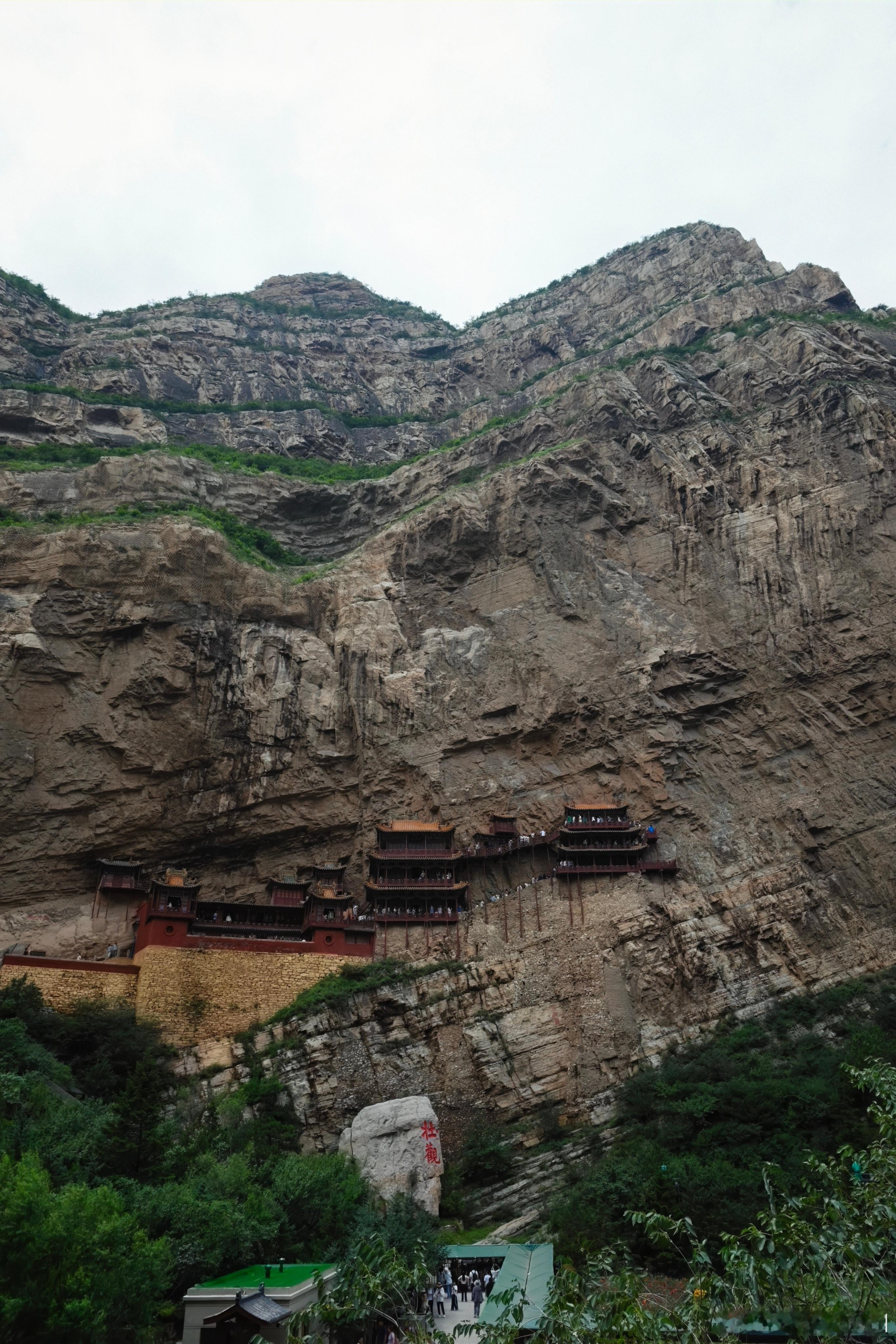 悬空寺立于峭壁，于无处立足处立身，在绝境中修一颗平常心，危处自有坦途。大同文旅悬
