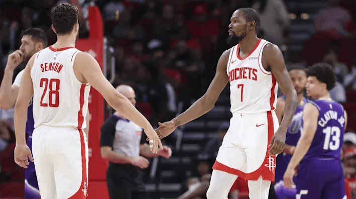 近日，火箭球员凯文-杜兰特接受了《休斯顿纪事报》的采访，谈到了对于自己本赛季罚球