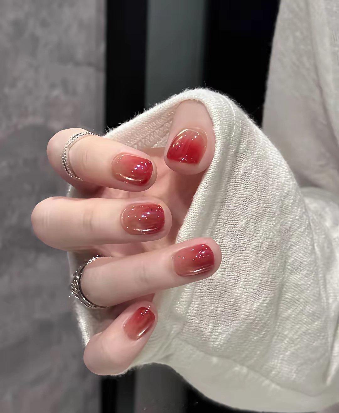 新年花3000做的美甲，和网上的图差距也太大了。