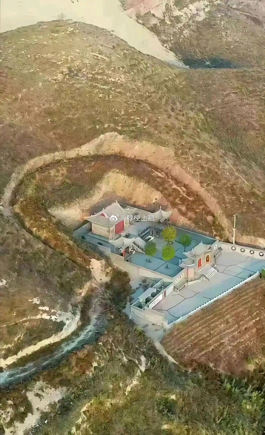 这是真的背靠山面朝阳，这才是大户人家住的