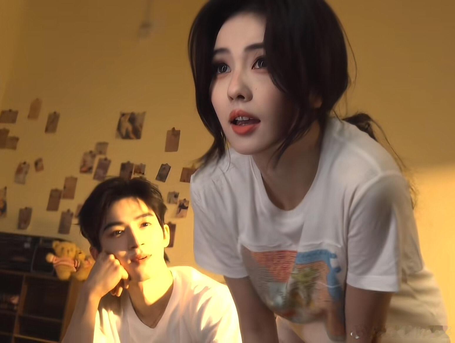 已经好久没看到这么有感觉的照片了很有早期白鹿拍猫的树那时候的氛围感。白鹿｜王星越