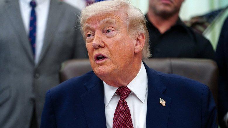 特朗普这回算是把自己玩到沟里了！CNN最新爆料，他的支持率直接跌到35%，创下个