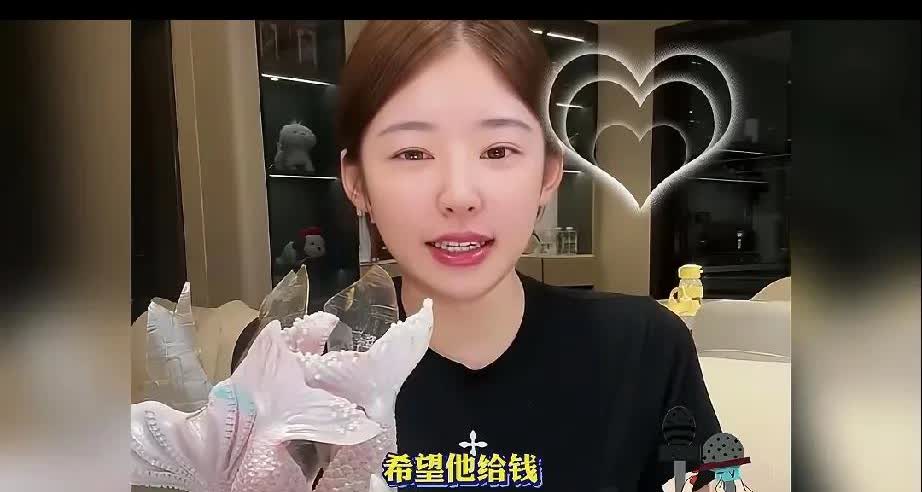 黄一鸣过生日，提到愿望是“王思聪给钱”之后爆哭！还说今天收到了一束花，上