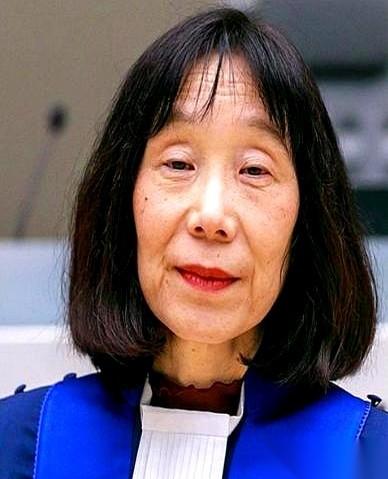 海牙的国际刑事法院刚把文书发出去，转头就发现自己成了被告席上的目标。美国直接挥