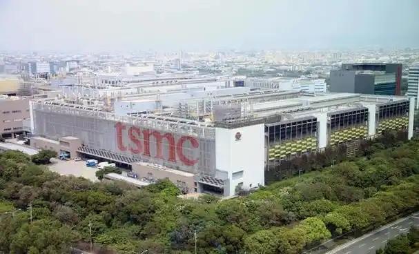 没人敢信！全球芯片封装的“大哥”台积电，放着台湾现成的成熟产能不用，非要砸重金跑