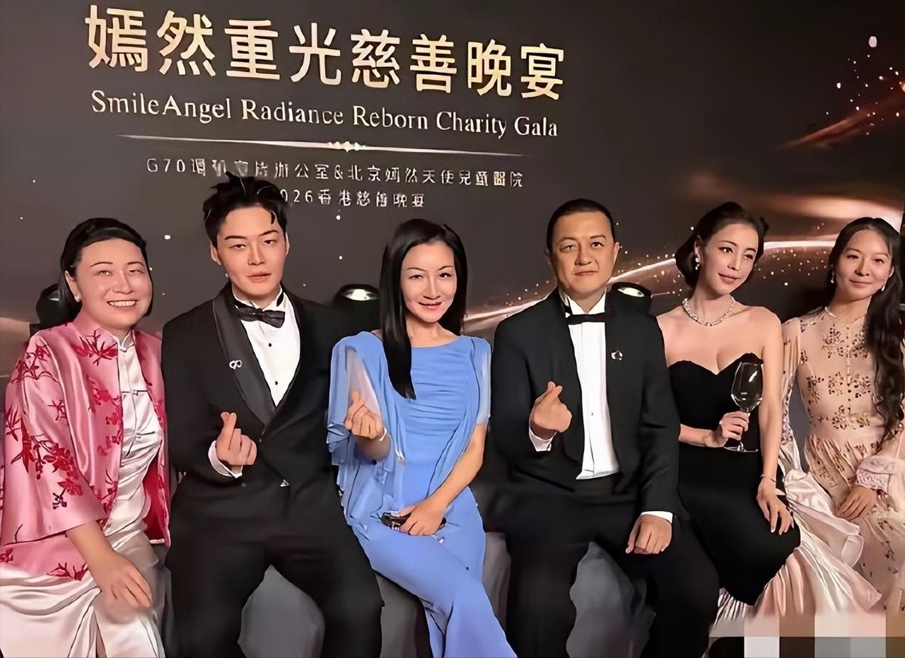 李亚鹏这一路走来，确实也挺不容易的。穷居闹市无人问。这次他在香港办嫣然慈善晚
