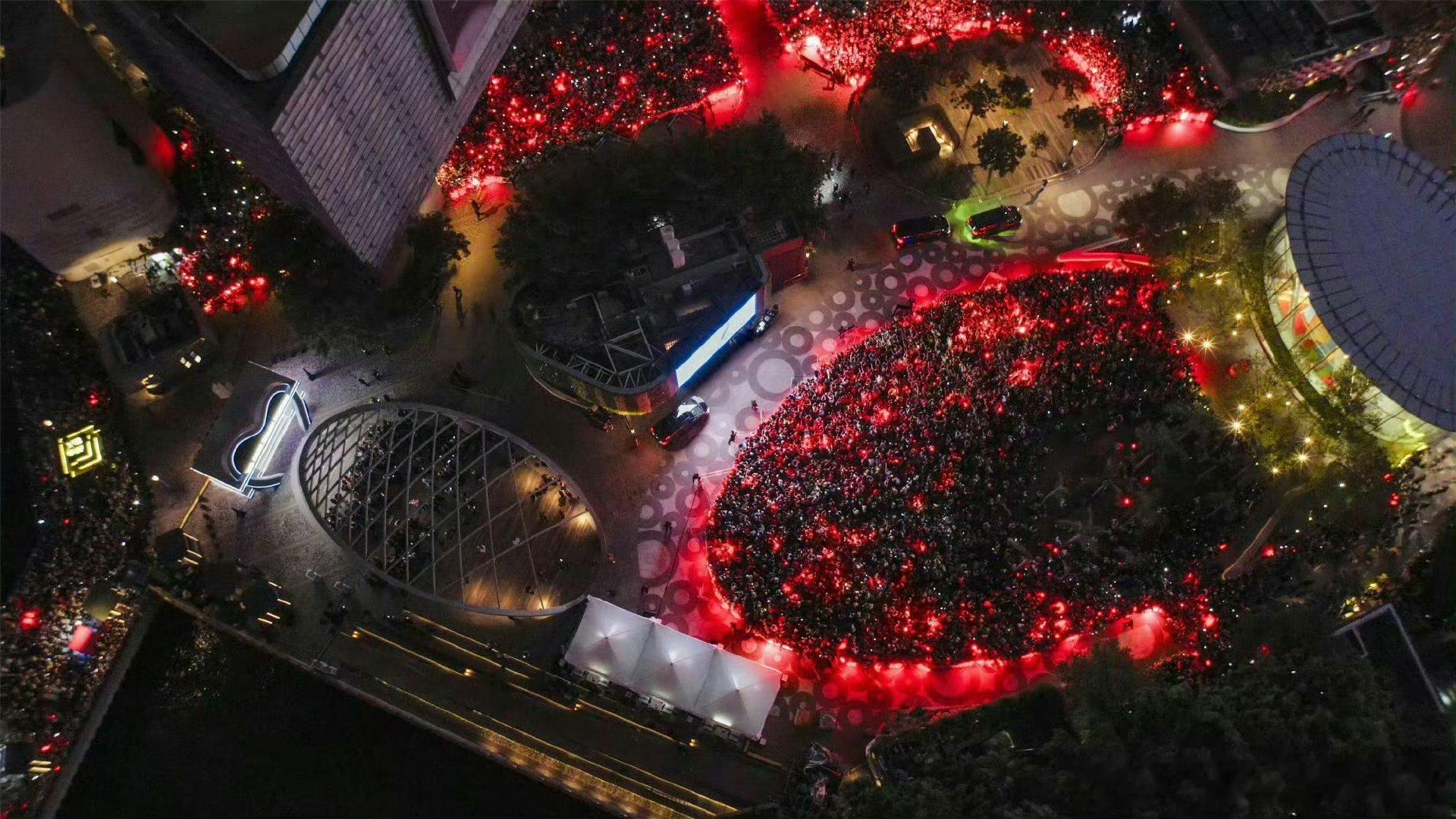 肖战活动多个海外媒体争相报道美媒世界日报网报道肖战香港活动不愧是肖战！香港品牌活