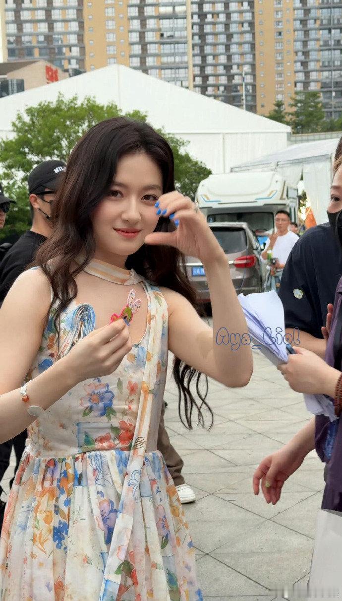 原相机下的李兰迪生图直出美出新高度，原相机下的李兰迪精致感拉满。