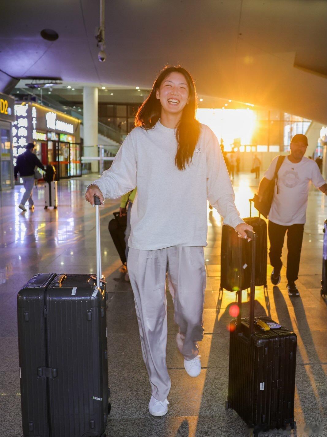 王欣瑜到达武汉昨天没时间发，睡不着发一下，美美哒wta​​​