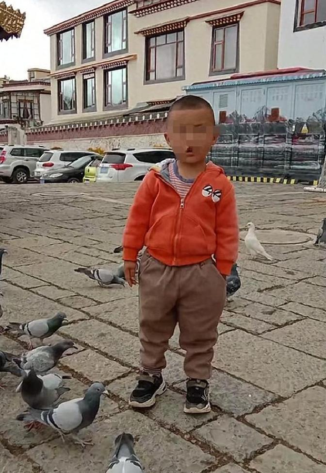 老实说，这样的事一发生，心里特别堵。云南保山龙陵县，又是一个农村娃，5岁的小赵孝