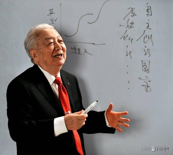上世纪90年代，我国斥巨资从海外引进多套己内酰胺生产装置，不料投产后却陷入连