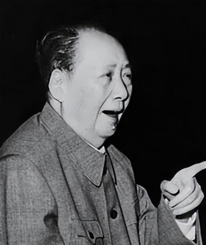 1961年，毛主席和周总理大吵一架，随后毛主席反问一句：“你吃了吗？“就让周总理