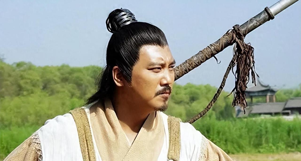 李世民下令处死单雄信，刑场上，徐茂公抽刀割下一块大腿肉，喂给单雄信。单雄信说：当