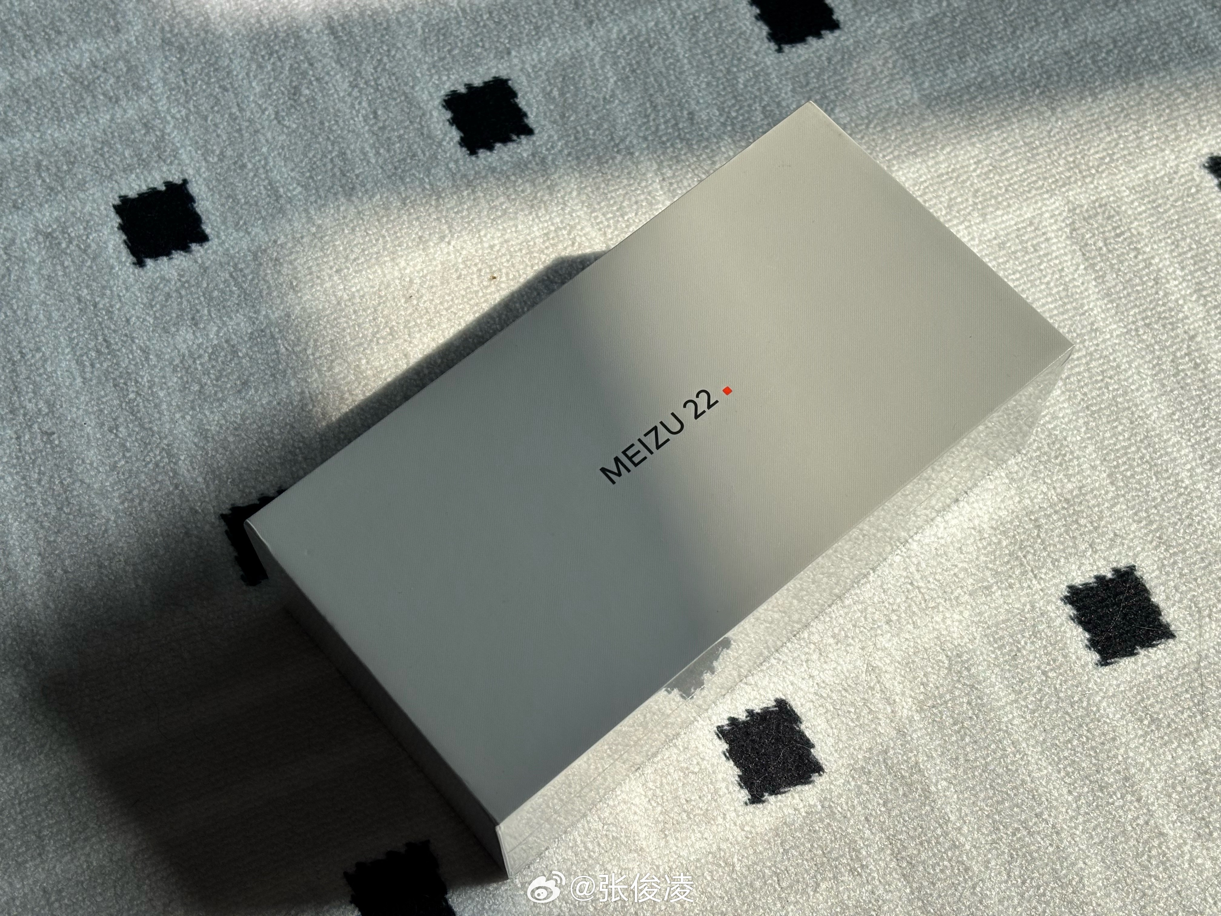 我的魅族22到了，为什么包装壳不是白色的？​​​
