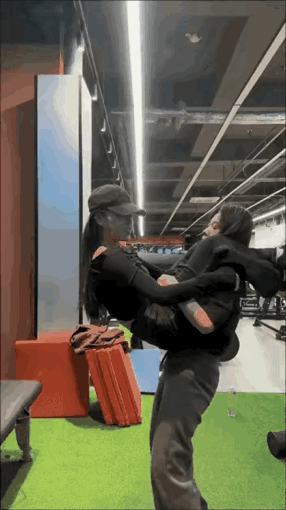 网友：终于知道，健身房的出轨率，为什么那么高了！[捂脸哭][捂脸哭][捂脸哭]