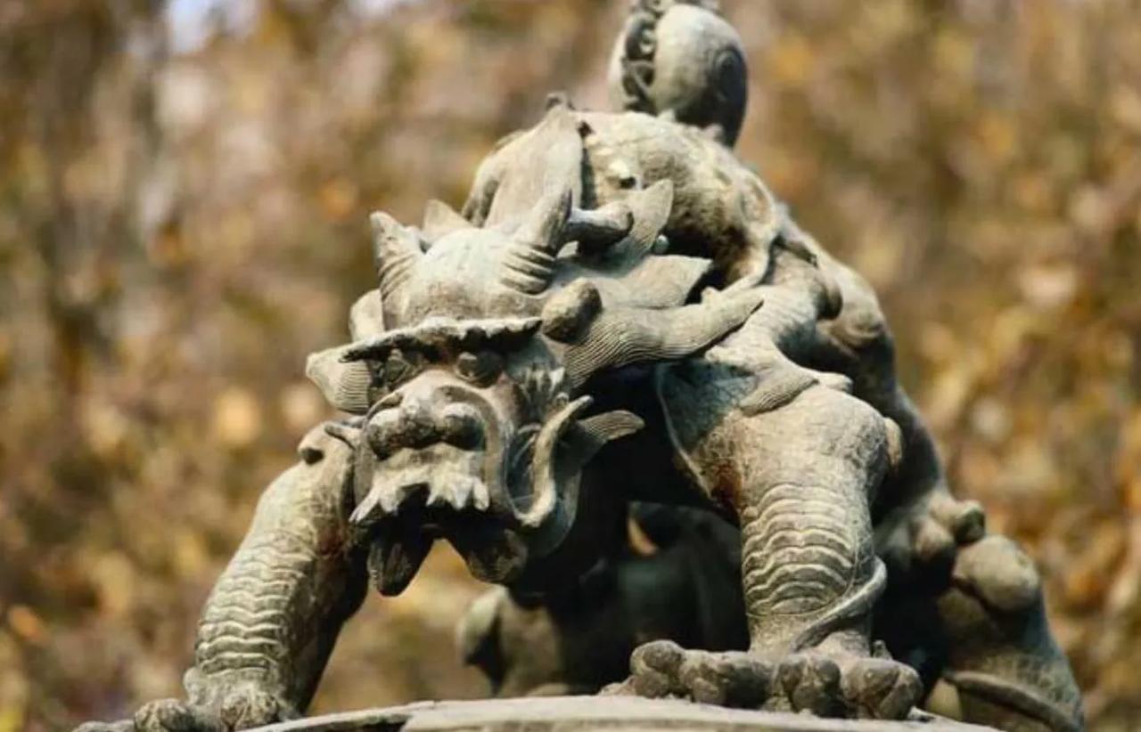 龙生九子，为何各个不同？母亲各个都不相同，其中一个还是癞蛤蟆先说明白，老辈人