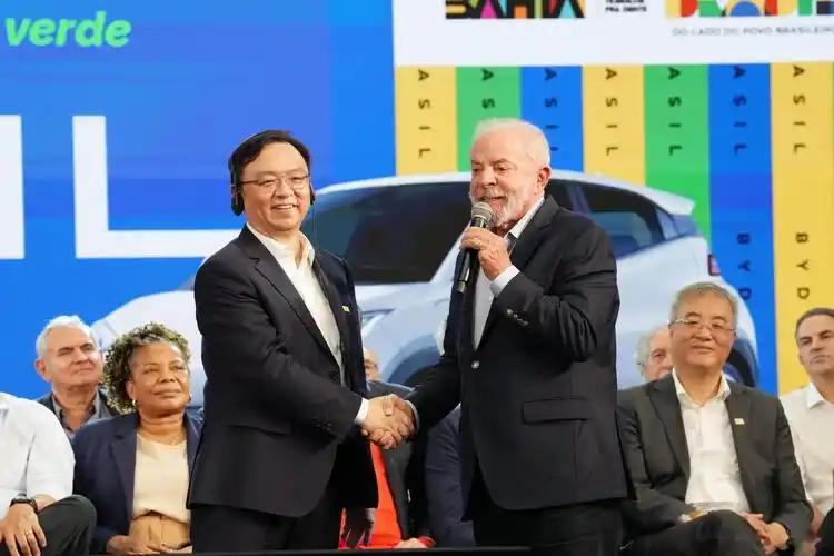 还没当选，就把国家的矿山当礼物送出去了巴西大选距今不到三周，一份文件让整