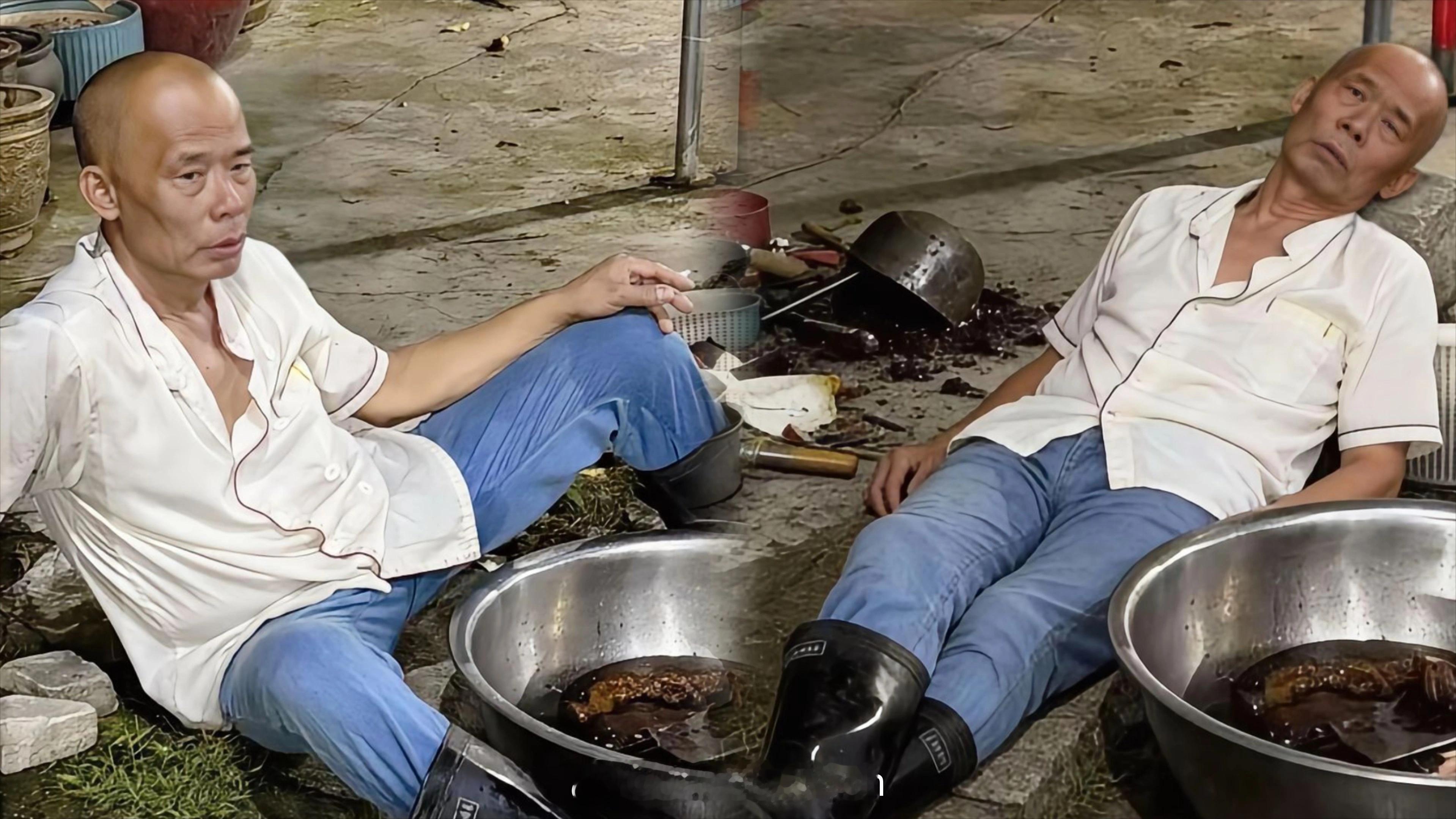 莫氏鸡煲爆火帮工一周就扛不住了哇，我在某音某书上面刷到很多香港明星都驱车去佛山