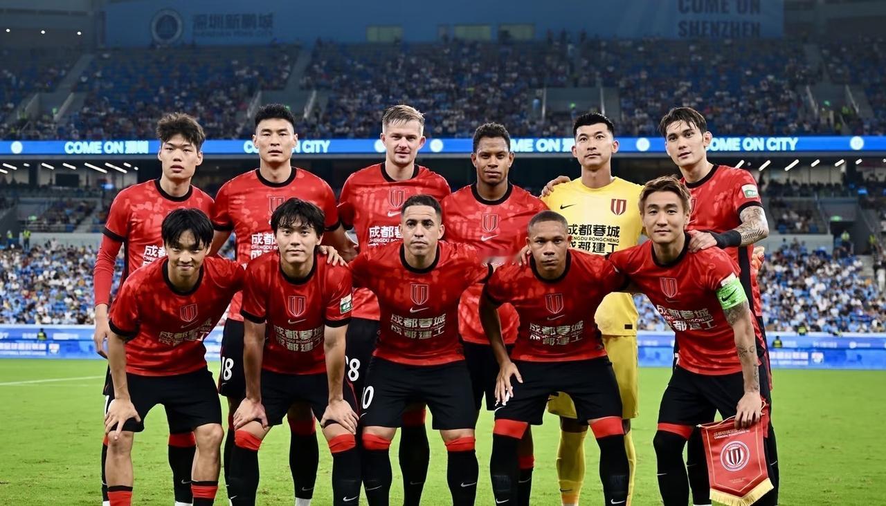 成都蓉城3-2逆转浙江，这6人功不可没！1.刘殿座他上半场神扑立功，避免比分