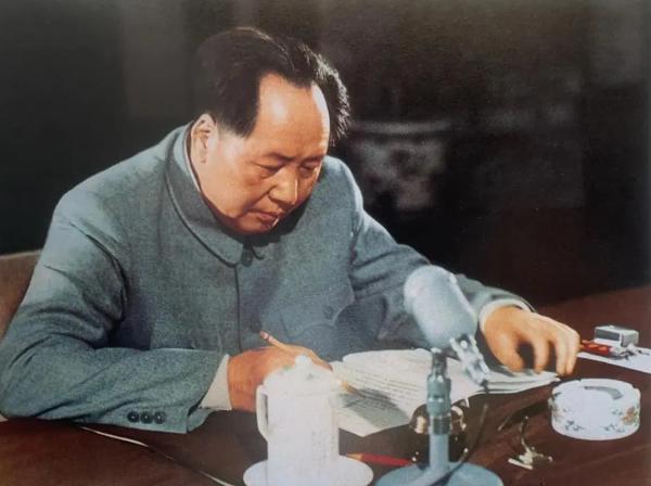 毛主席一生为什么从不提“牺牲”二字？他只说：“这是革命的需要！”因为他老人家一家