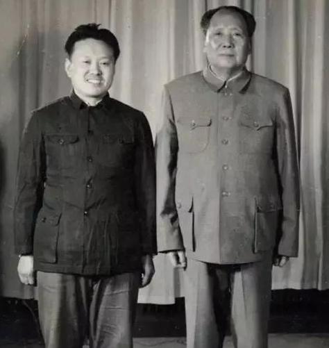 1960年的除夕，主席仅仅尝了一口葱花饼就发觉不对劲，脸色大变，厨师随即被叫了进