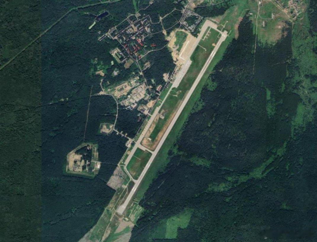 8月15日，俄军🇷🇺第44独立特种航空团位于萨瓦斯列伊卡的基地遭到22架无人