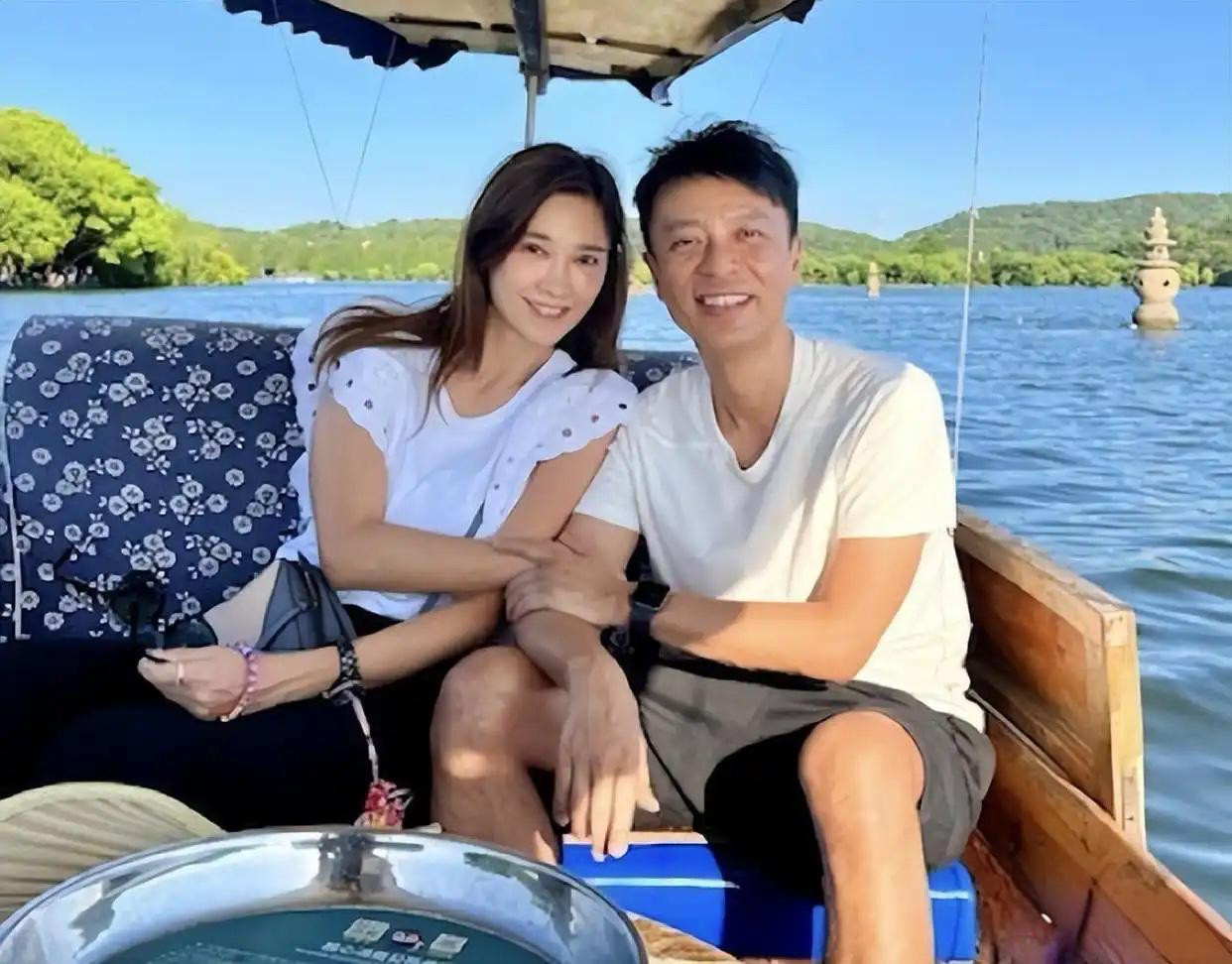 李克勤夫妇如何回应岳父和妻弟突然断绝关系？这一举动背后隐藏着怎样的家庭矛盾？近