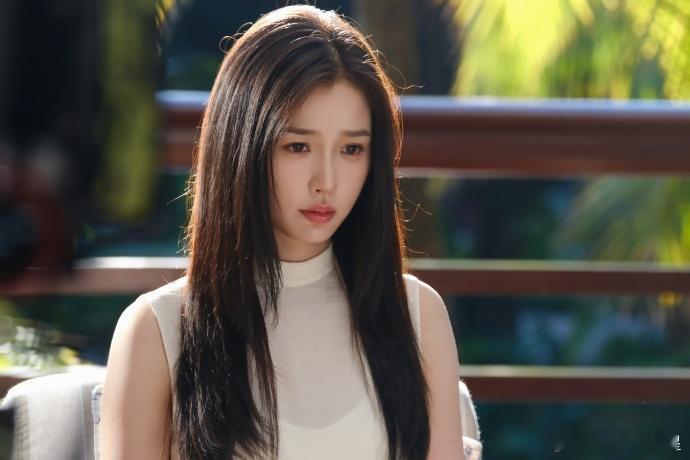 虞书欣演的姜暮是黑芝麻馅汤圆 姜暮看着软糯乖萌，实则是捣蛋小能手，这外软内刚的反