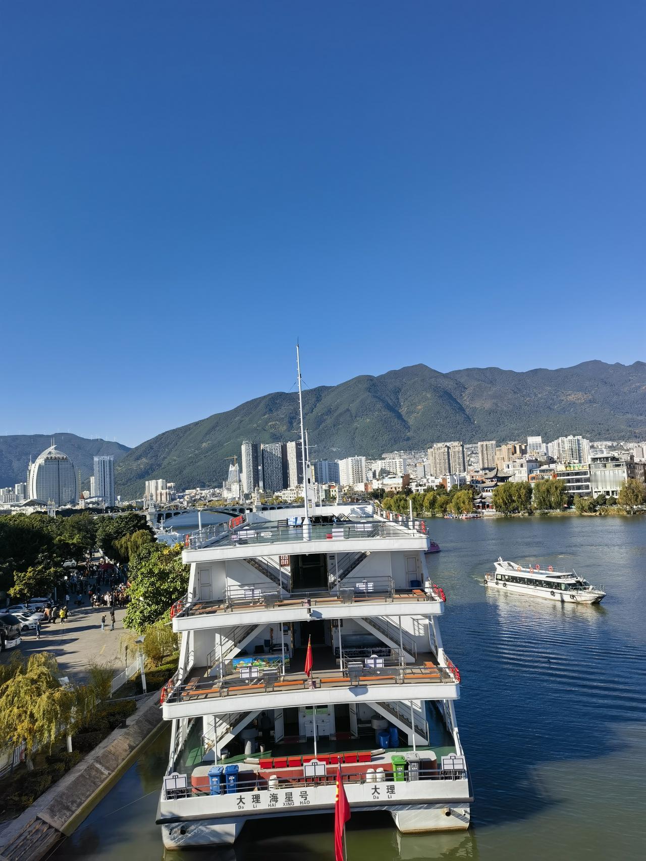 云南旅游系列篇（九）标题：苍山洱海大理的洱海，虽不是真正意义上的海，却美得超