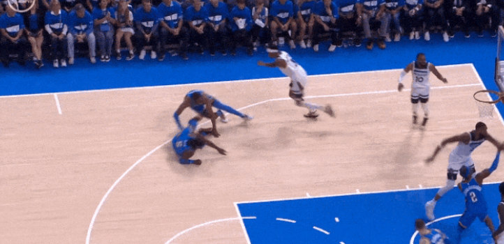 NBA最大倒霉蛋了属于是，雷霆队的杰伦威廉姆斯连续崴脚，关键还是踩到队友脚上导致